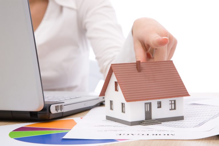 Sell Smart, Sell Right: Partner with Cash Buyers to Get the Right Price for Your House