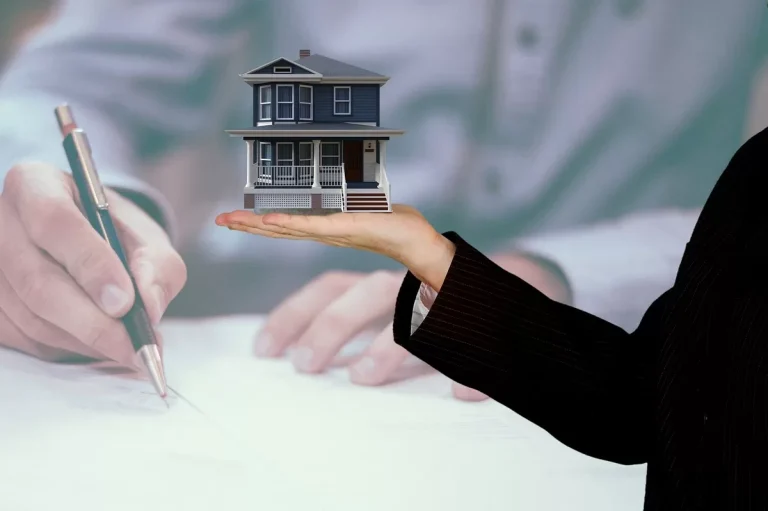 Defying Convention: How Cash Buyers Rewrite the Traditional Home Selling Process
